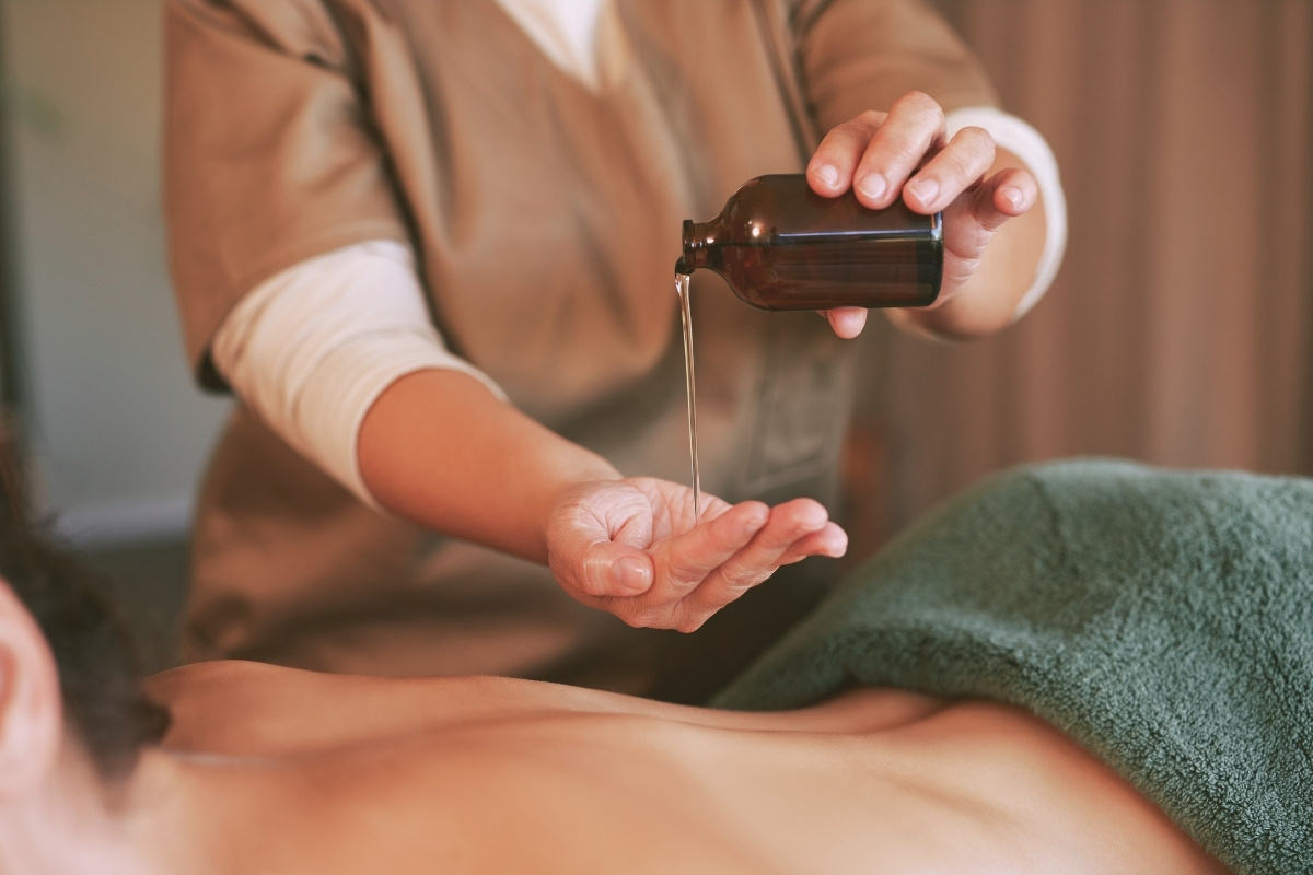 Traditional Thai Aroma Oil Massage